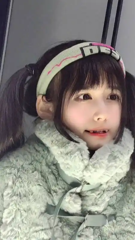 虎牙妹子#有人喜欢有虎牙的女孩吗-度小视