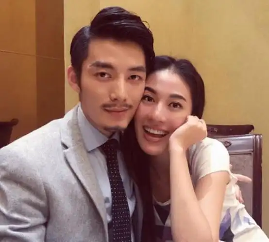 她被叶璇的狗咬到毁容,整容后不仅颜值爆表,事业也红到发紫_李依晓