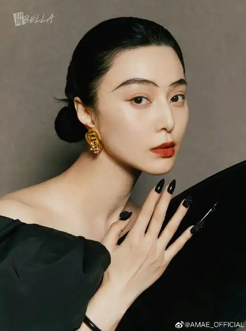 范冰冰墨色风韵大片