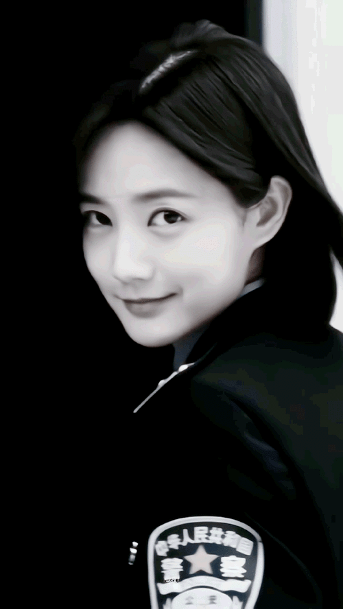 李一桐芭比短发