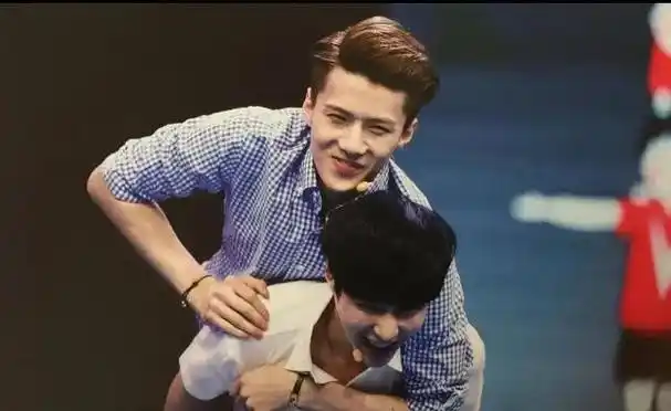 张艺兴吴世勋神仙友谊成长感慨老粉满满回忆