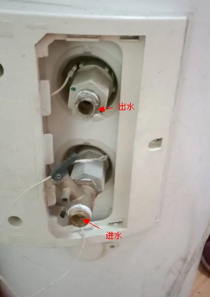 展开全部 这个是电热水器吧,上面是出水口,下面是进水口,直接连接到