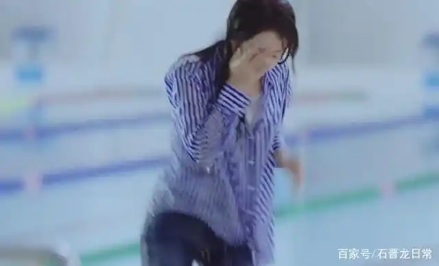 赵今麦拍落水戏,当她从水中出来那刻,凑近看到颜值,是我眼花了?