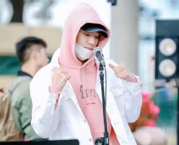 如果把具体的地址泄露的话粉丝们肯定会去的,这对于王子异的家人都是