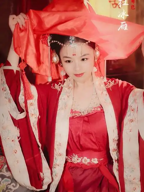 上错花轿嫁对郎杜冰雁变装照片