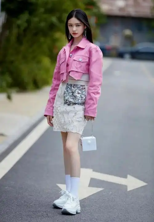 夏天不会色彩搭配看看林允亮色穿搭这个夏日一起做个清新girl