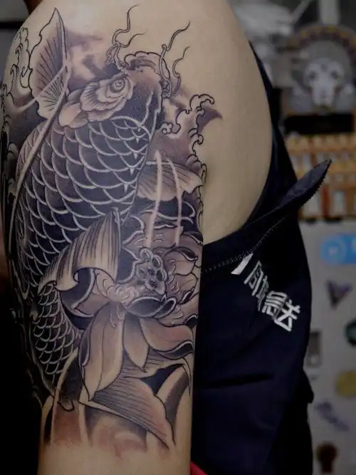 大臂鲤鱼_纹身图案手稿图片_赤焰阁的纹身作品集