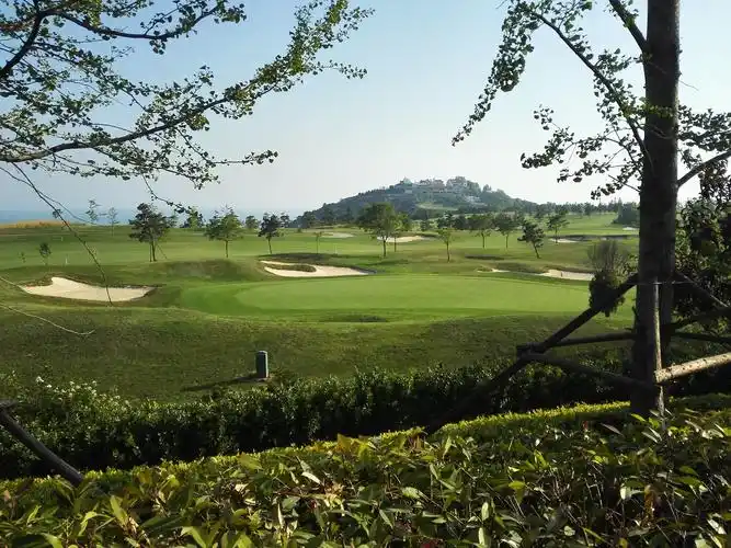 青岛石老人高尔夫球场