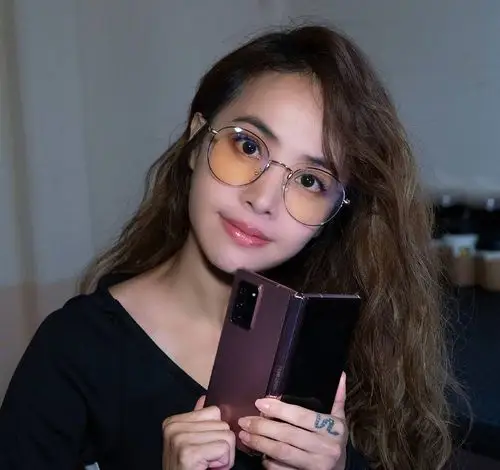 蔡依林丸子头造型超减龄 素颜出镜皮肤光滑惹人羡