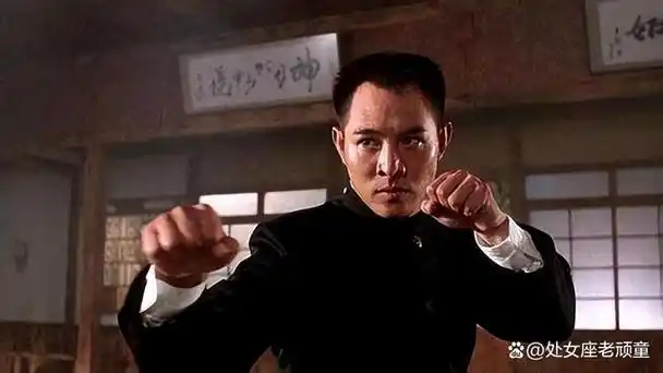 李连杰甄子丹整体来说还算帅,但总有人拿他的牙齿开玩笑,说他是"龅牙