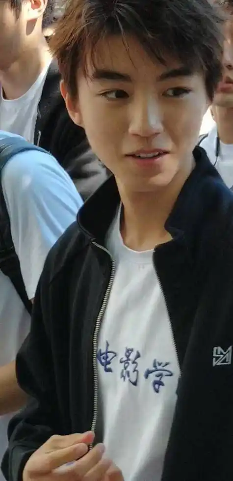 龚俊:我没有化妆,王俊凯:我也没有化妆,马嘉祺:我就路过_刘宇_样子