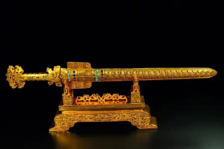 鎏真金镶嵌战国青铜剑