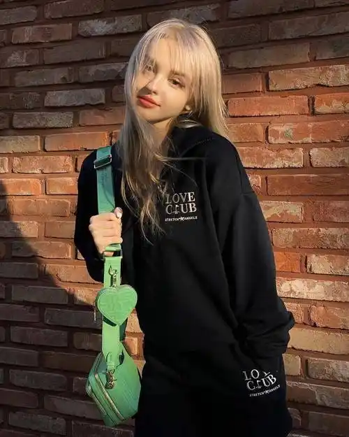 【纬度花边】|乌兹别克斯坦嫩模elina_公众_灵气_elina