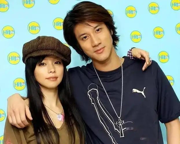 五,与冯德伦的绯闻感情的事情本来就是非常微妙和脆弱的,徐若瑄的感情