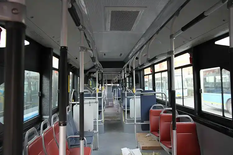 2015年1月7日拍摄的新型电动公交车内部.