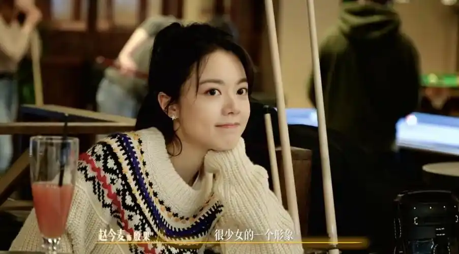 赵今麦的"雪"搭子挑得好啊!_外套_围巾_质感