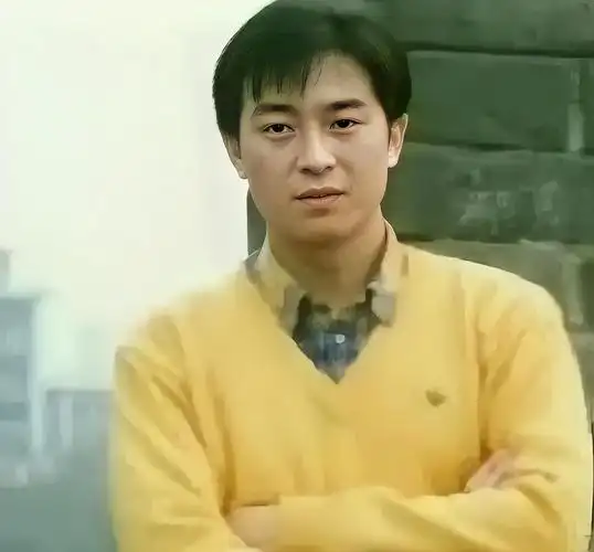 张嘉译的个人资料简介(离婚20年,再看张嘉译和杜珺的选择,才知道两人