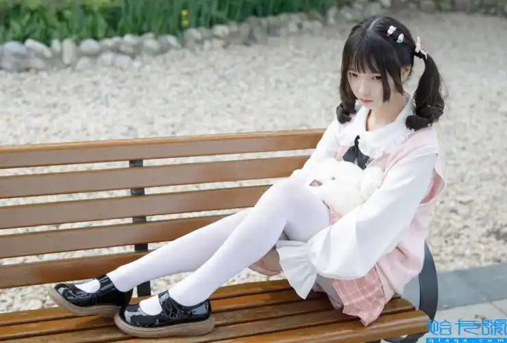 被白丝踩在脚下当脚垫足控(妺妺的脚下的圣水奴)