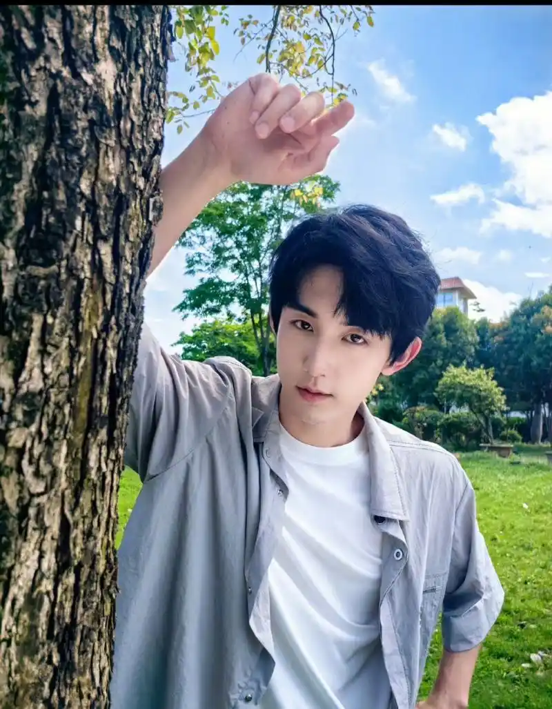 郭俊辰你好帅,帅出不染尘埃,如同天界的你一般!