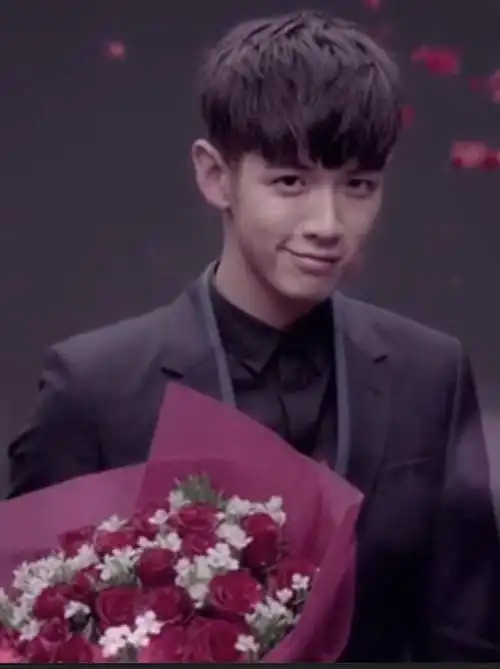 柯震东这个发型需要烫发吗?