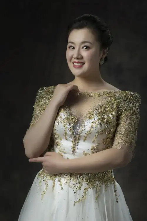 女高音的工作照:)