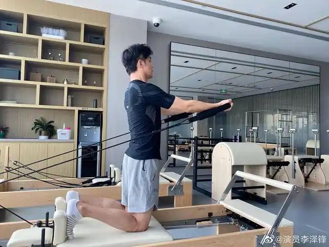 李泽锋身材好好啊