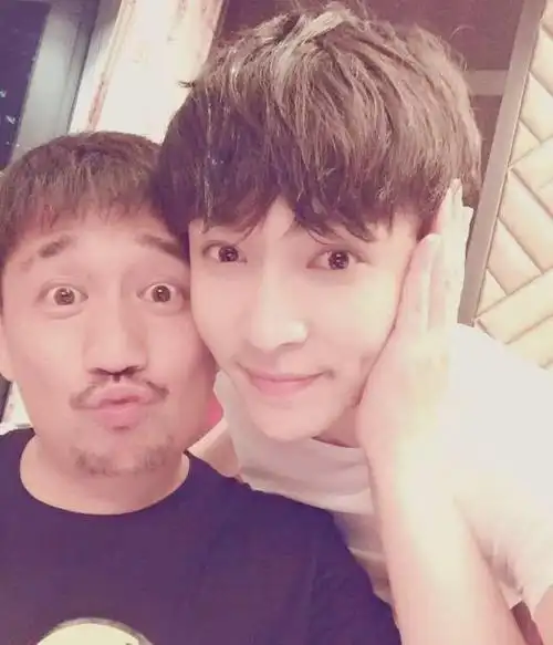 好男人张艺兴拒绝女下属外出陪酒不需要穿短裙露肉