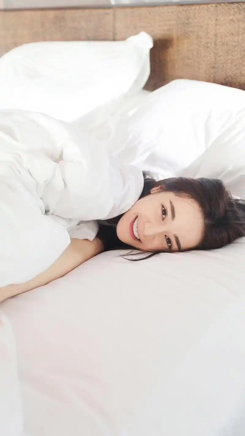 迪丽热巴可爱图片手机壁纸