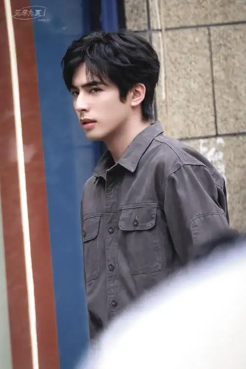 超话swl#宋威龙七根心简#真的迷晕掉09好优越的侧脸99@宋威龙99