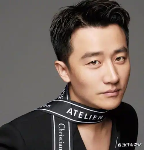 事实证明,不拍戏就"消失"的黄轩,已经走上男演员的另一条大道