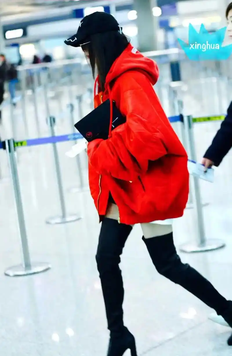 大长腿就是要穿长筒靴#杨幂 #幂式穿搭 #杨幂私服 - 抖音