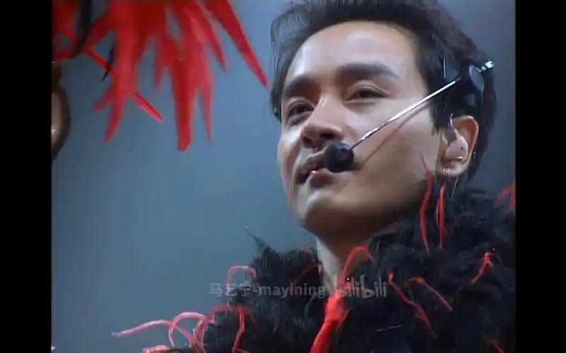 张国荣跨越97演唱会《啼笑因缘 当爱已成往事 啼笑因缘》