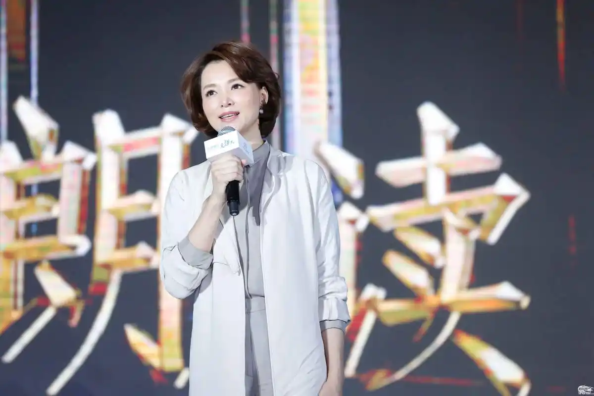 朗读者董卿青春