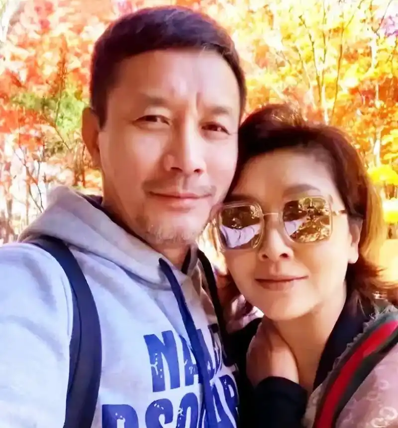 江珊49岁才遇到将自己捧在手心的田小洁 - 抖音