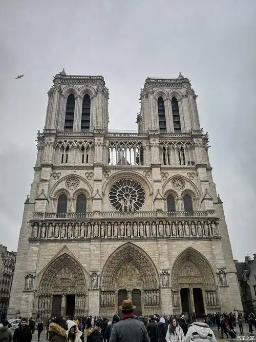 追寻钟楼怪人卡西莫多感受雨果笔下的巴黎圣母院