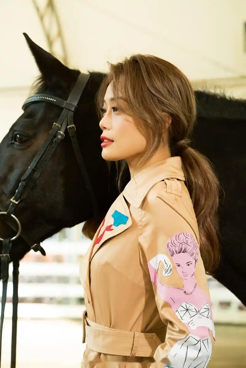 容祖儿x时尚芭莎《bazaar》大片上线!