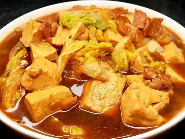 天冷的时候就想吃热乎乎的食物,炖菜是我们家冬天非常爱吃的家常菜,吃