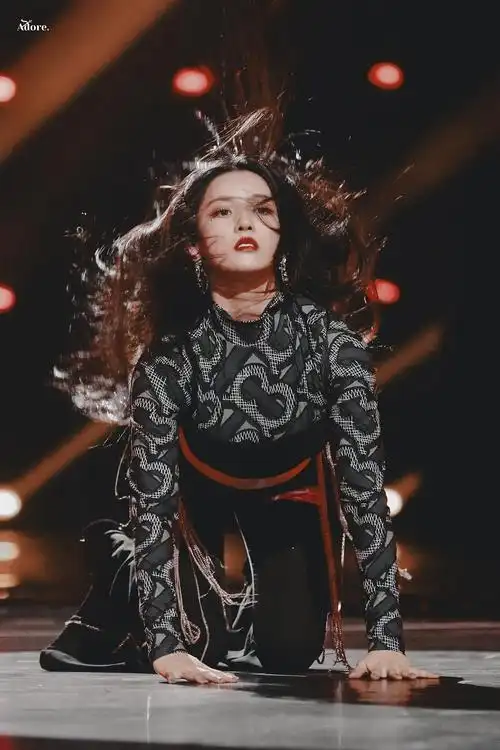 进来看刘些宁绝美solo舞台图爱了