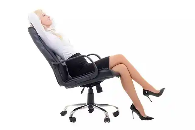 跷二郎腿的最大危害竟是这个