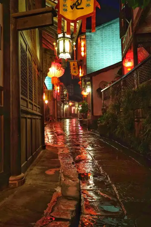 重庆铜梁安居古镇的雨夜