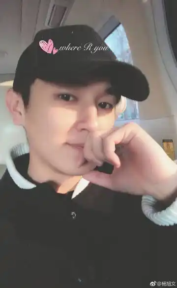 小鲜肉杨旭文微博晒图:早上好呀,好想回学校上课