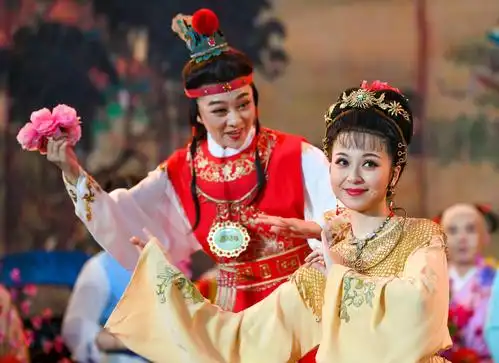 经典作品红楼梦登台动听黄梅戏唱响春城