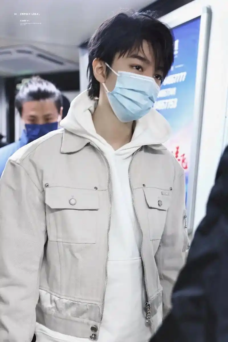 王俊凯 三亚到达了,终于看到期待已久的机场图片 - 抖音