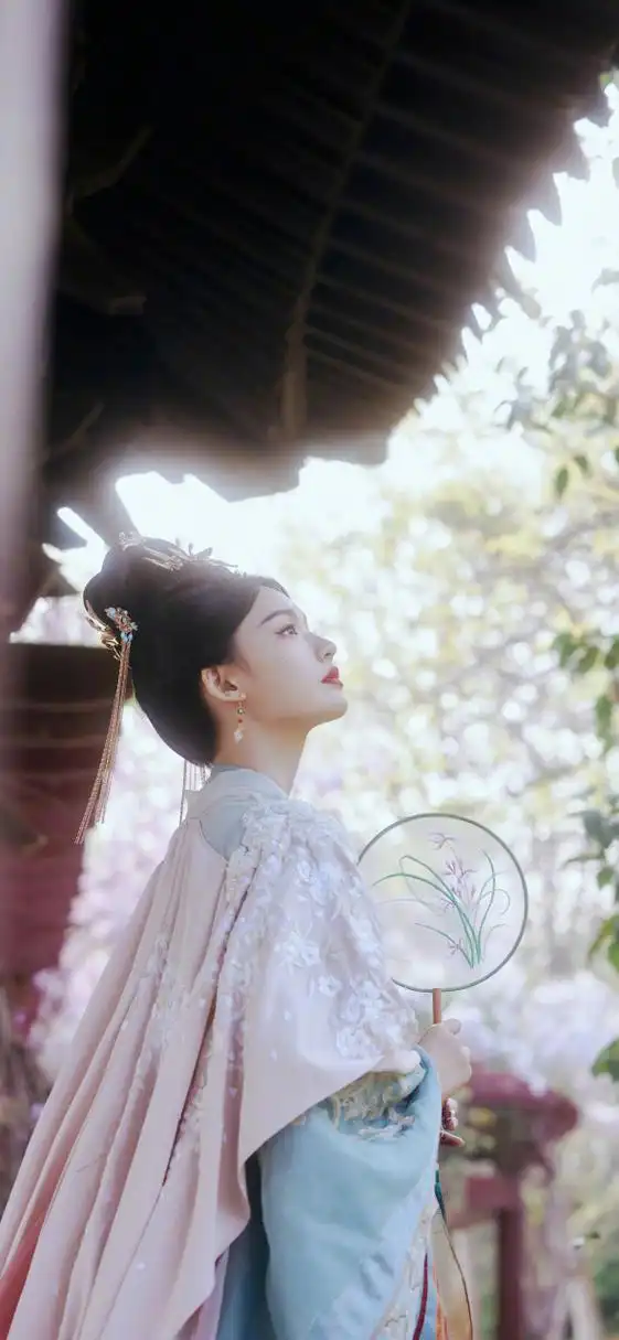 林允宋服壁纸图集,轻盈柔美婀娜曼妙