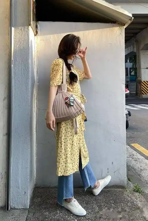 这不,今年大夏天一过,刘雯就被目击出国游玩了.