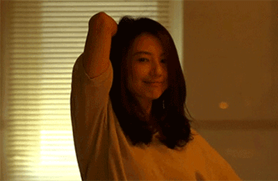 状态很少女但高圆圆的发际线还是出卖了她