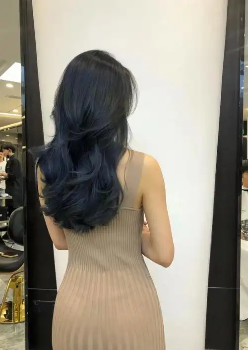 流行发色蓝黑色