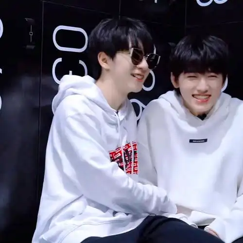 贺峻霖宋亚轩.自截头像拿图评论.