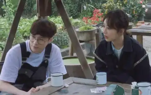 杜华亲自认证上综艺刻意避嫌同款睡衣却暴露张艺兴杨紫恋情