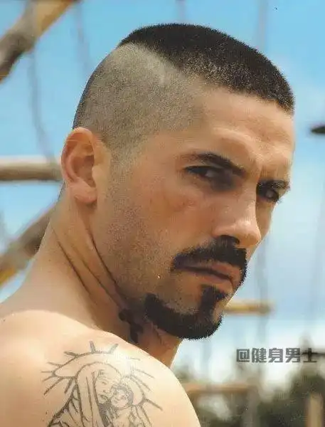 男人健身最佳发型,"战士寸头"!